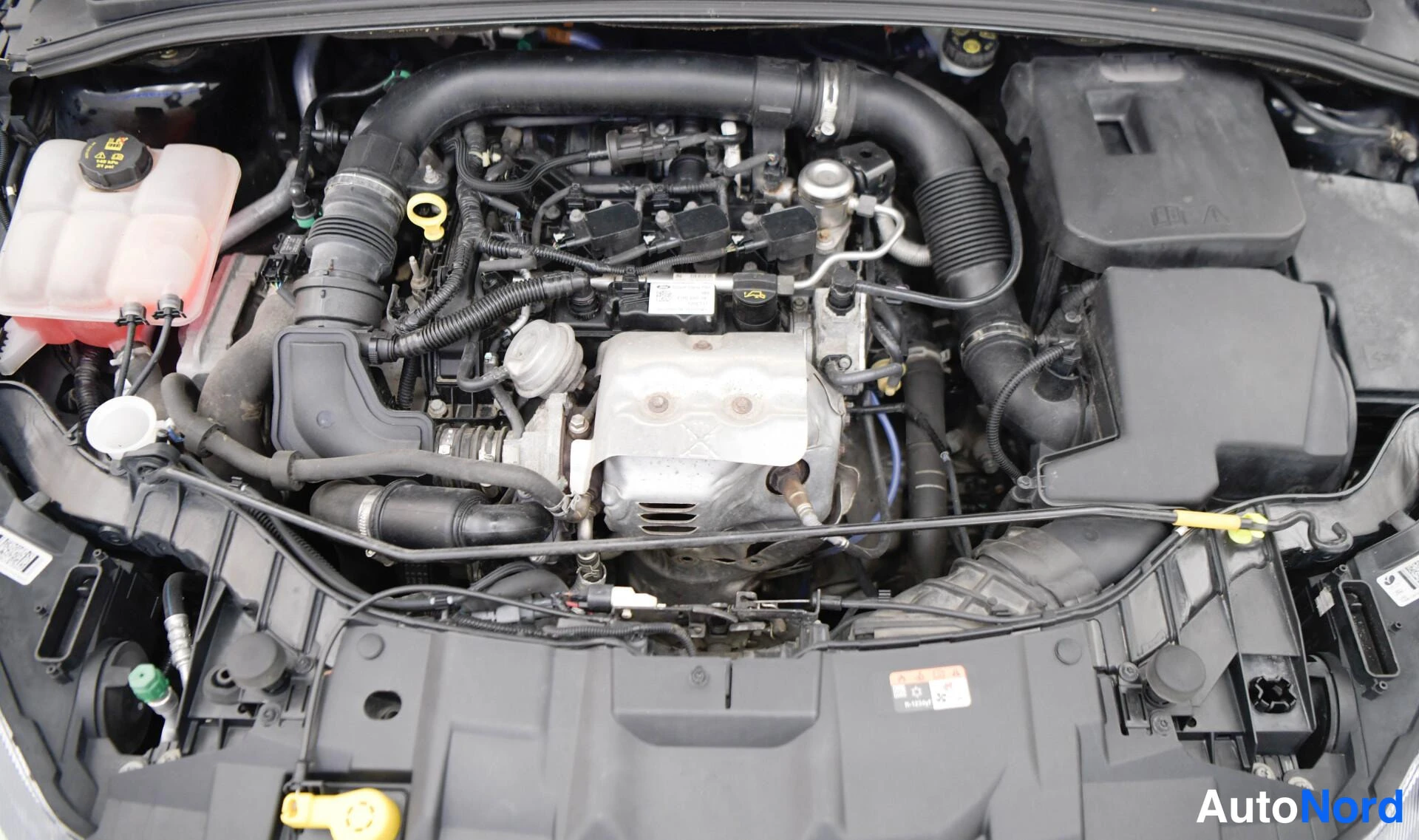 Musta Ford Focus 2018, edestä, kuva 7