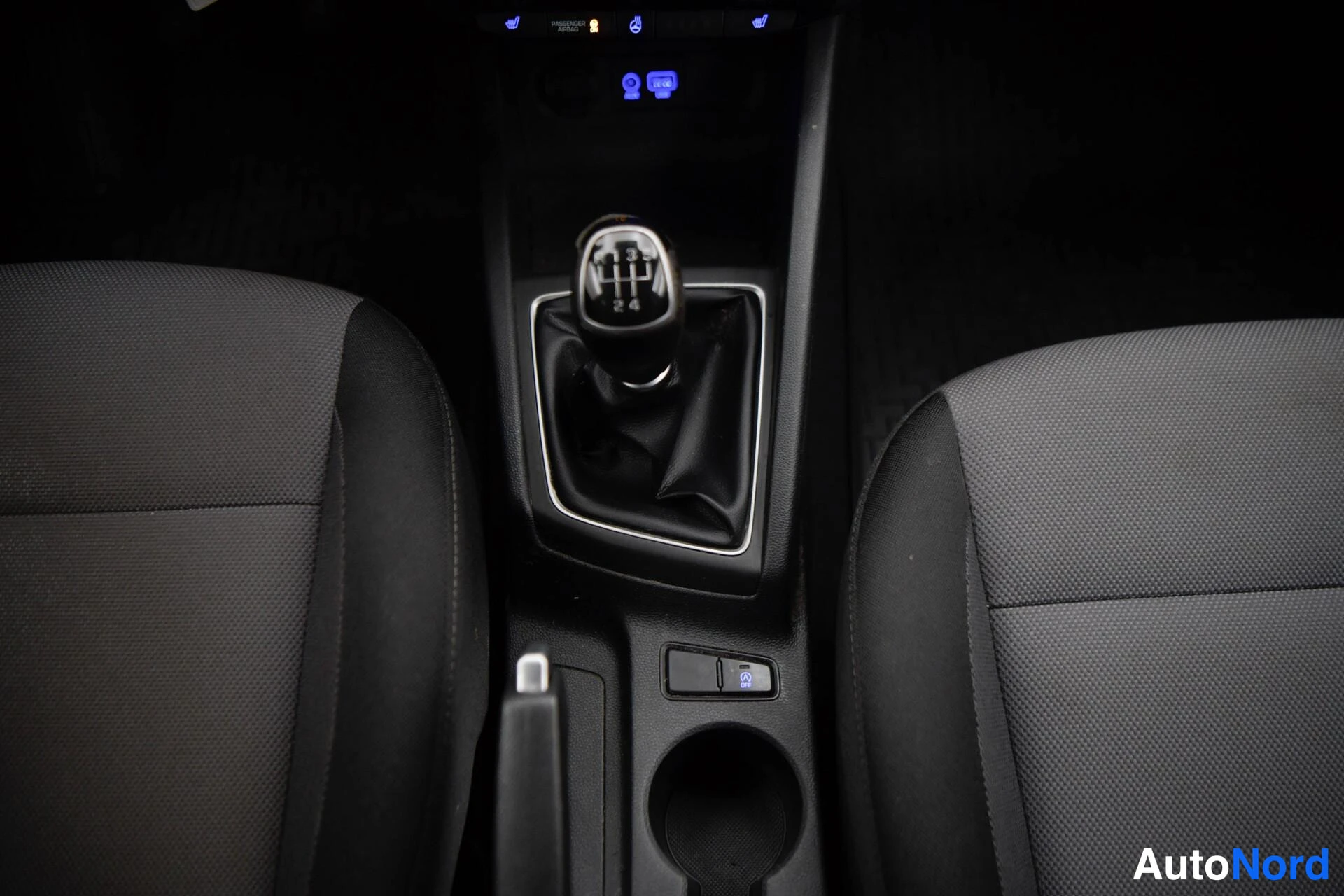 Punainen Hyundai i20 2018, kuva 15