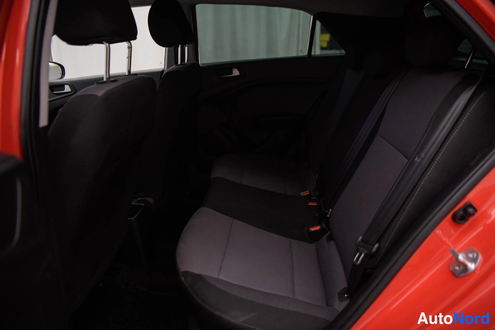 Punainen Hyundai i20 2018, kuva 18