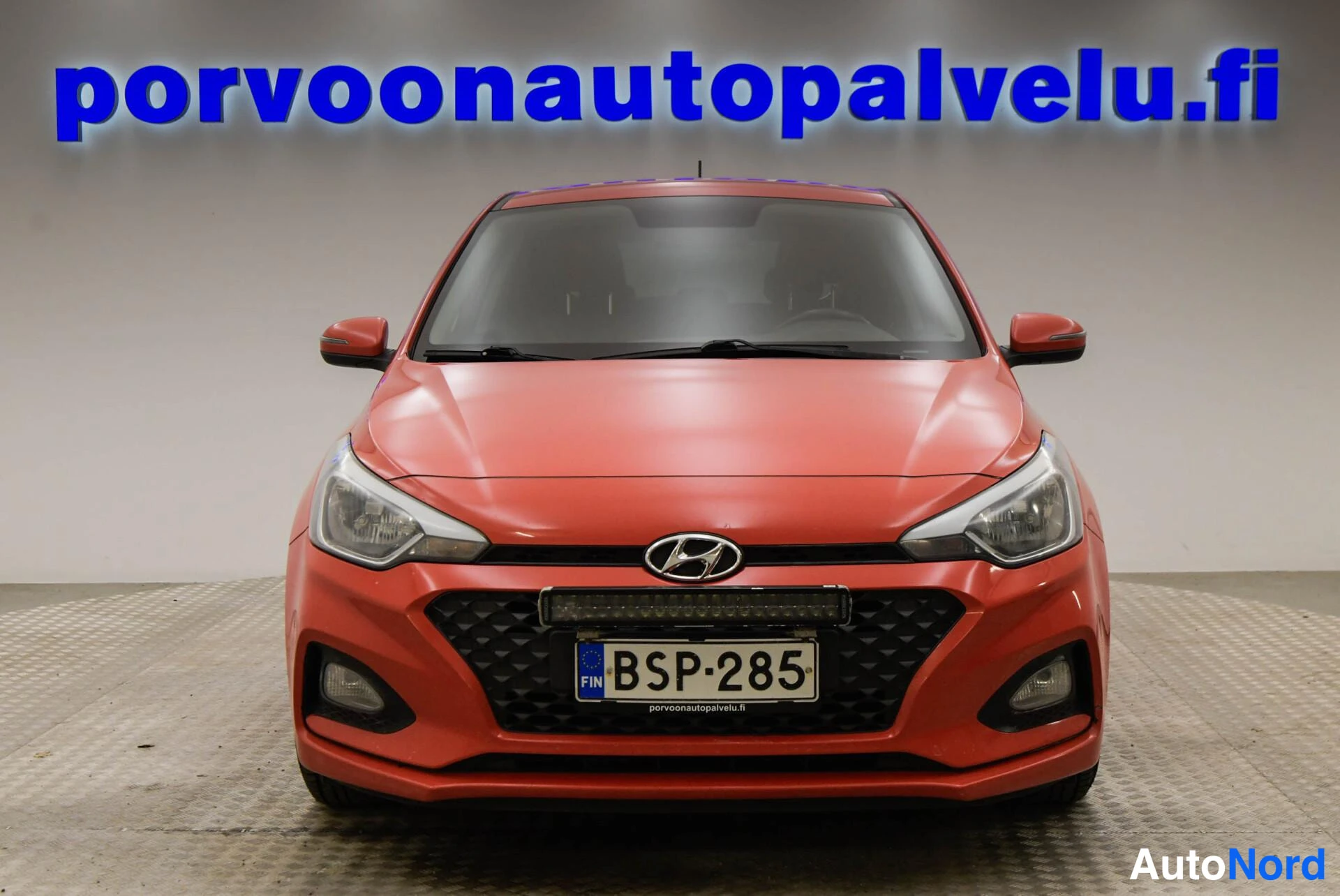 Punainen Hyundai i20 2018, edestä, kuva 8