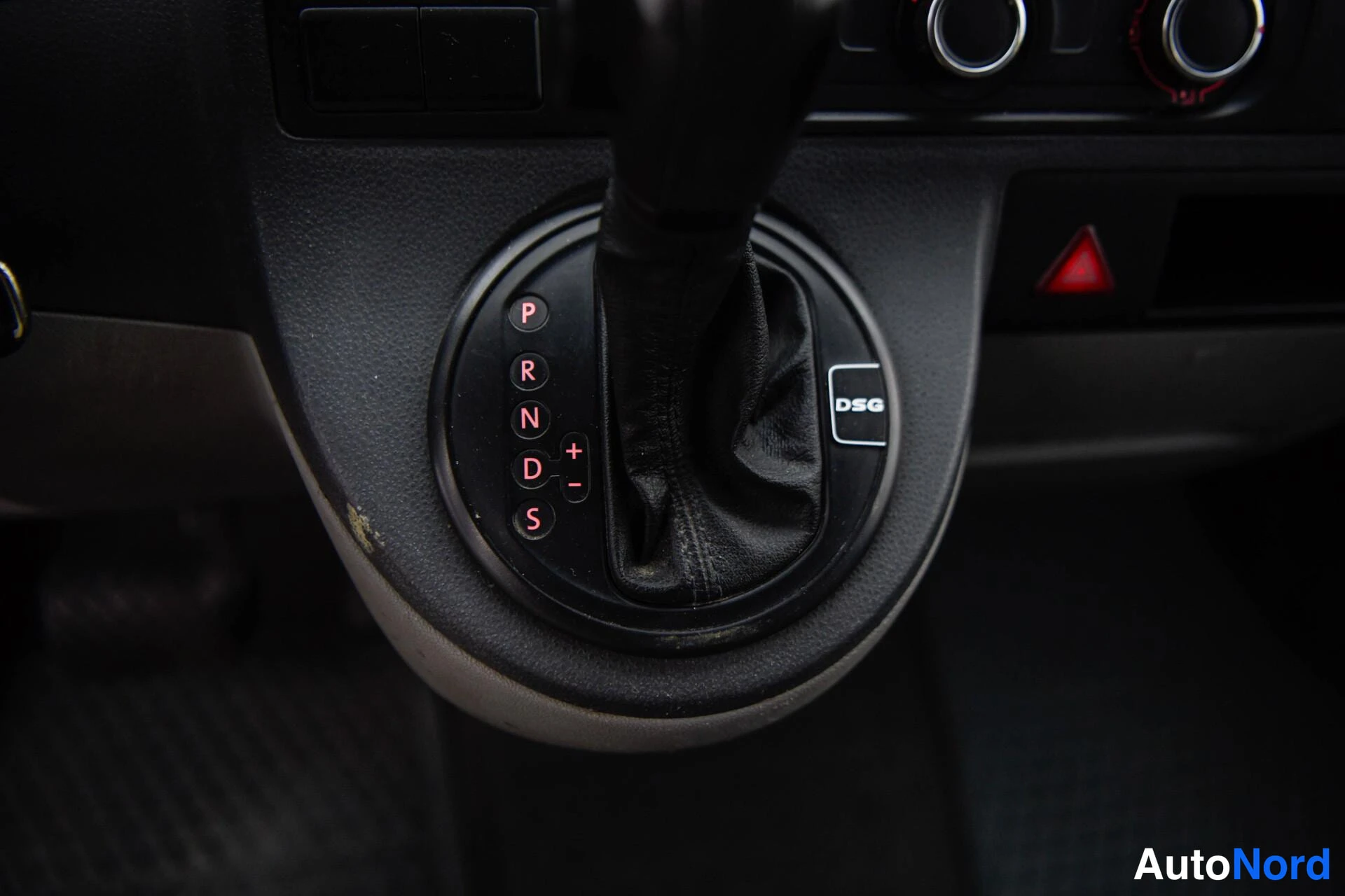 Harmaa Volkswagen Transporter 2011, edestä, kuva 9