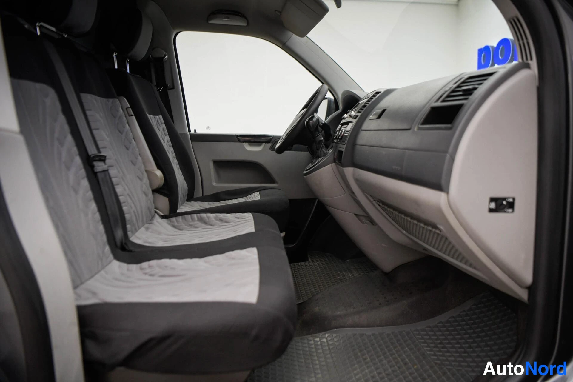 Harmaa Volkswagen Transporter 2011, sivulta, kuva 14