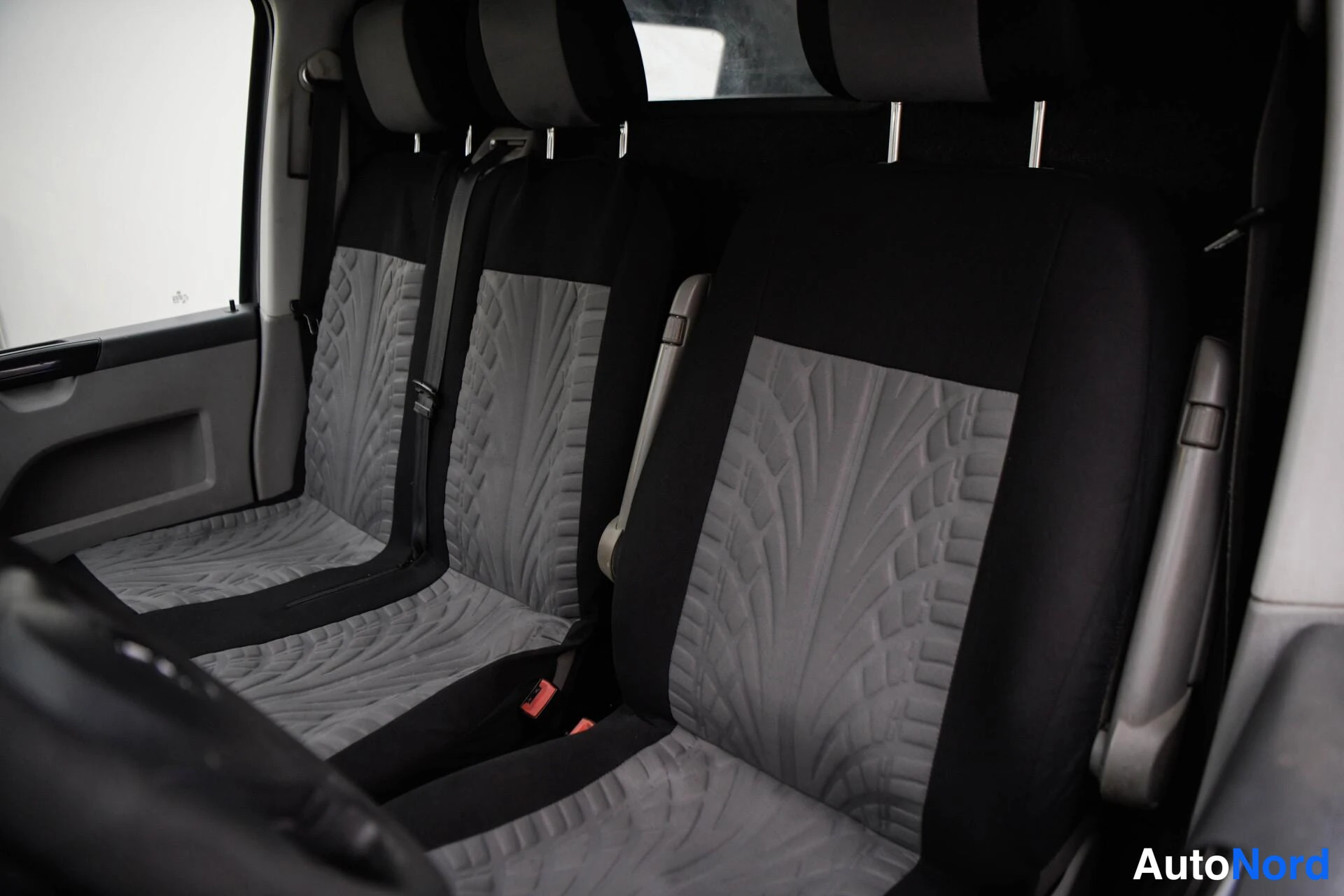 Harmaa Volkswagen Transporter 2011, etuviisto, kuva 5