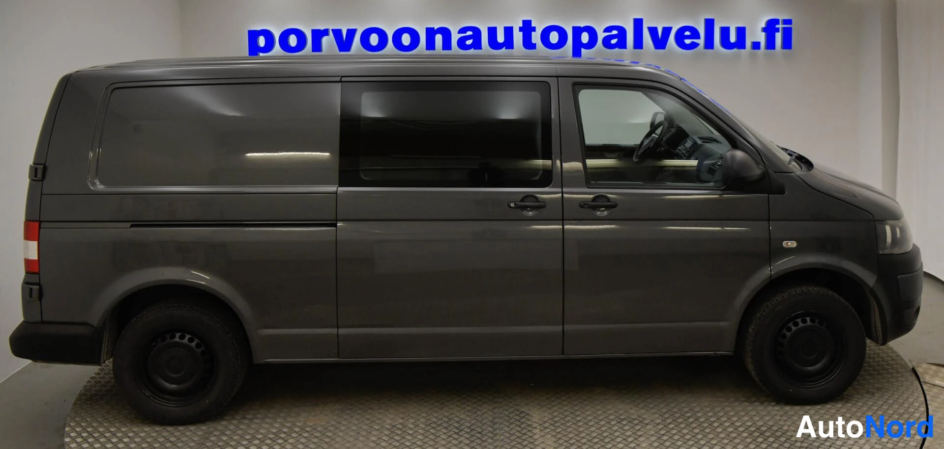 Harmaa Volkswagen Transporter 2011, sivulta, kuva 12