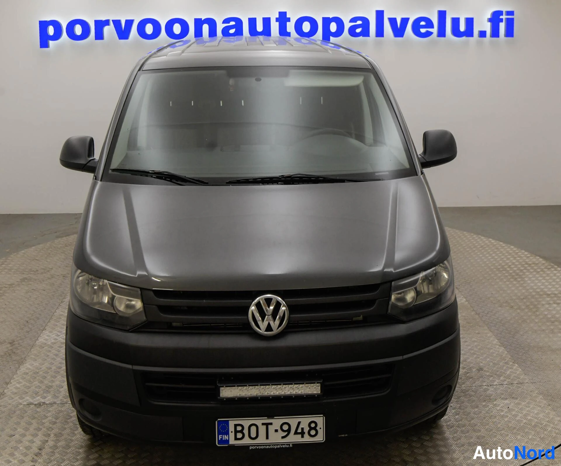 Harmaa Volkswagen Transporter 2011, edestä, kuva 6
