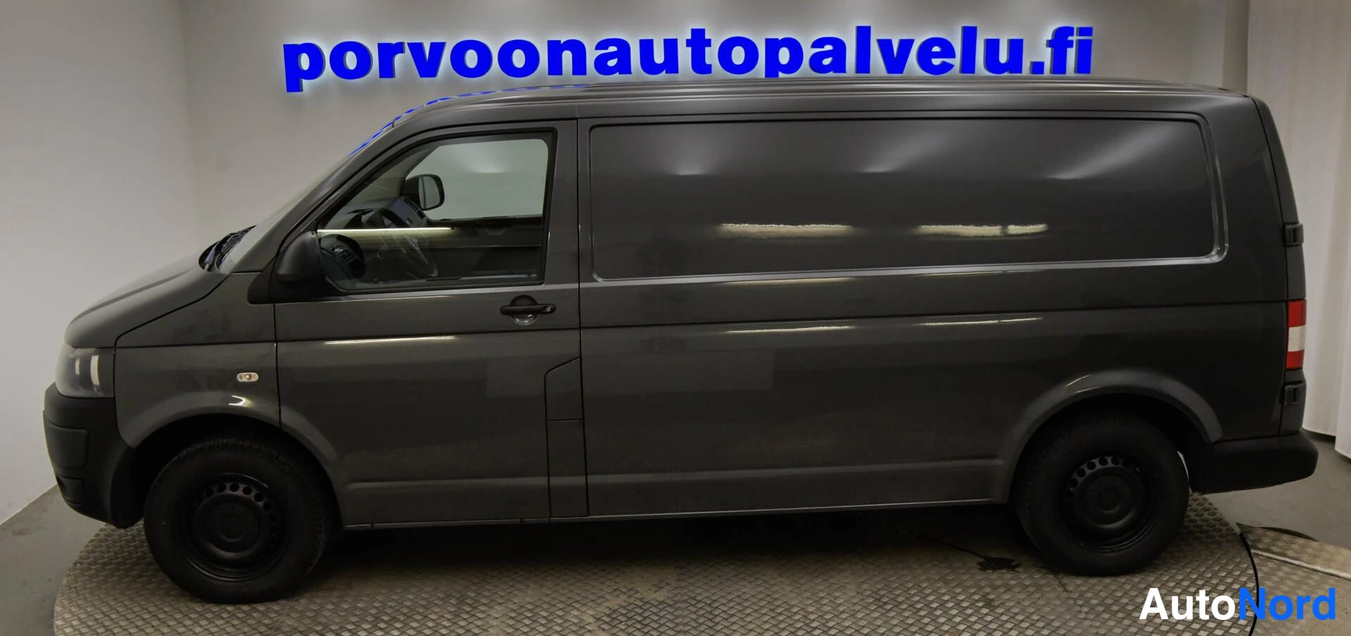 Harmaa Volkswagen Transporter 2011, sivulta, kuva 13