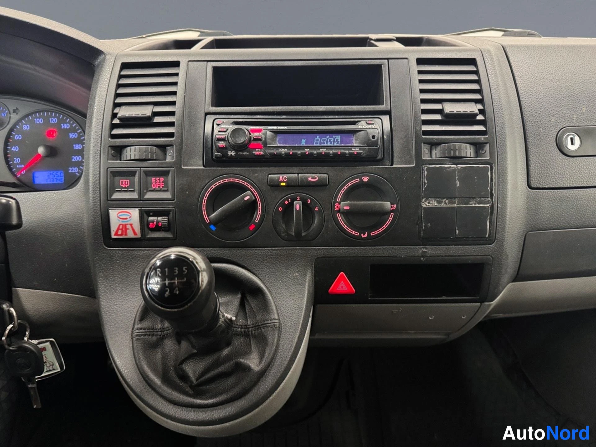Valkoinen Volkswagen Transporter 2009, kuva 17