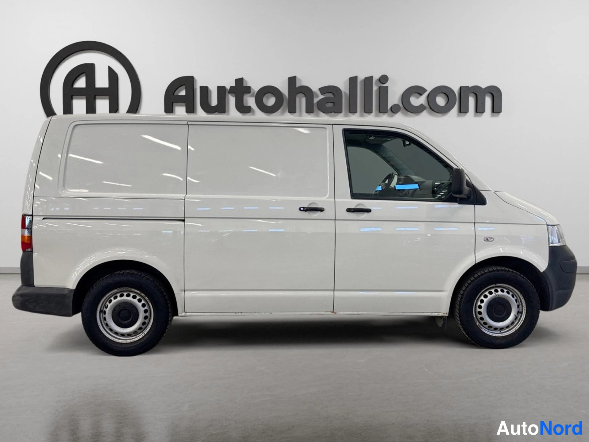 Valkoinen Volkswagen Transporter 2009, sivulta, kuva 5