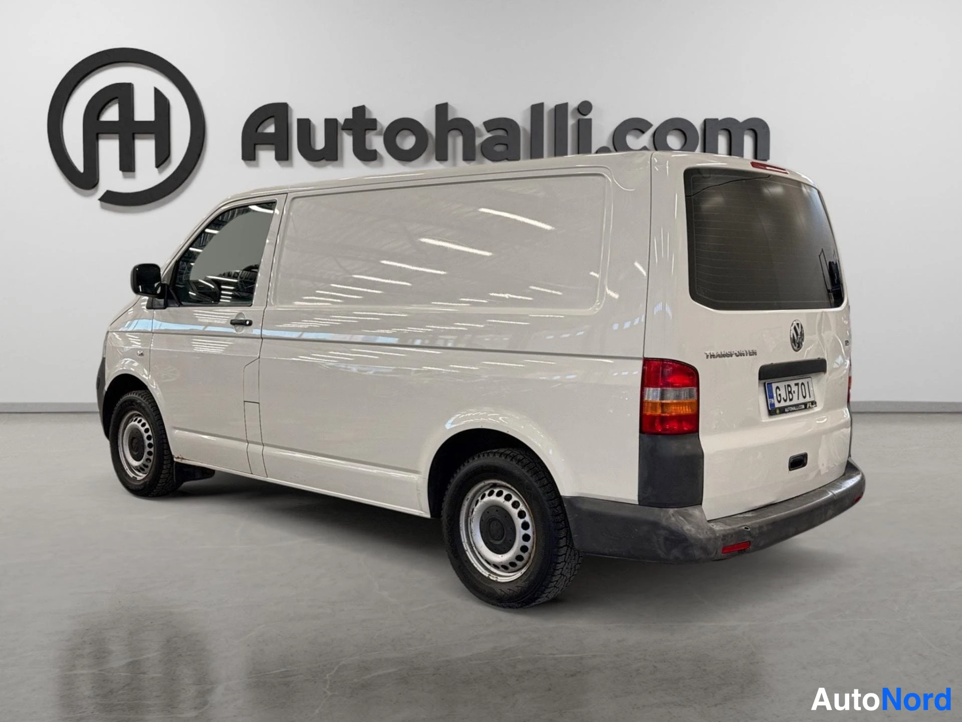 Valkoinen Volkswagen Transporter 2009, takaviisto, kuva 7