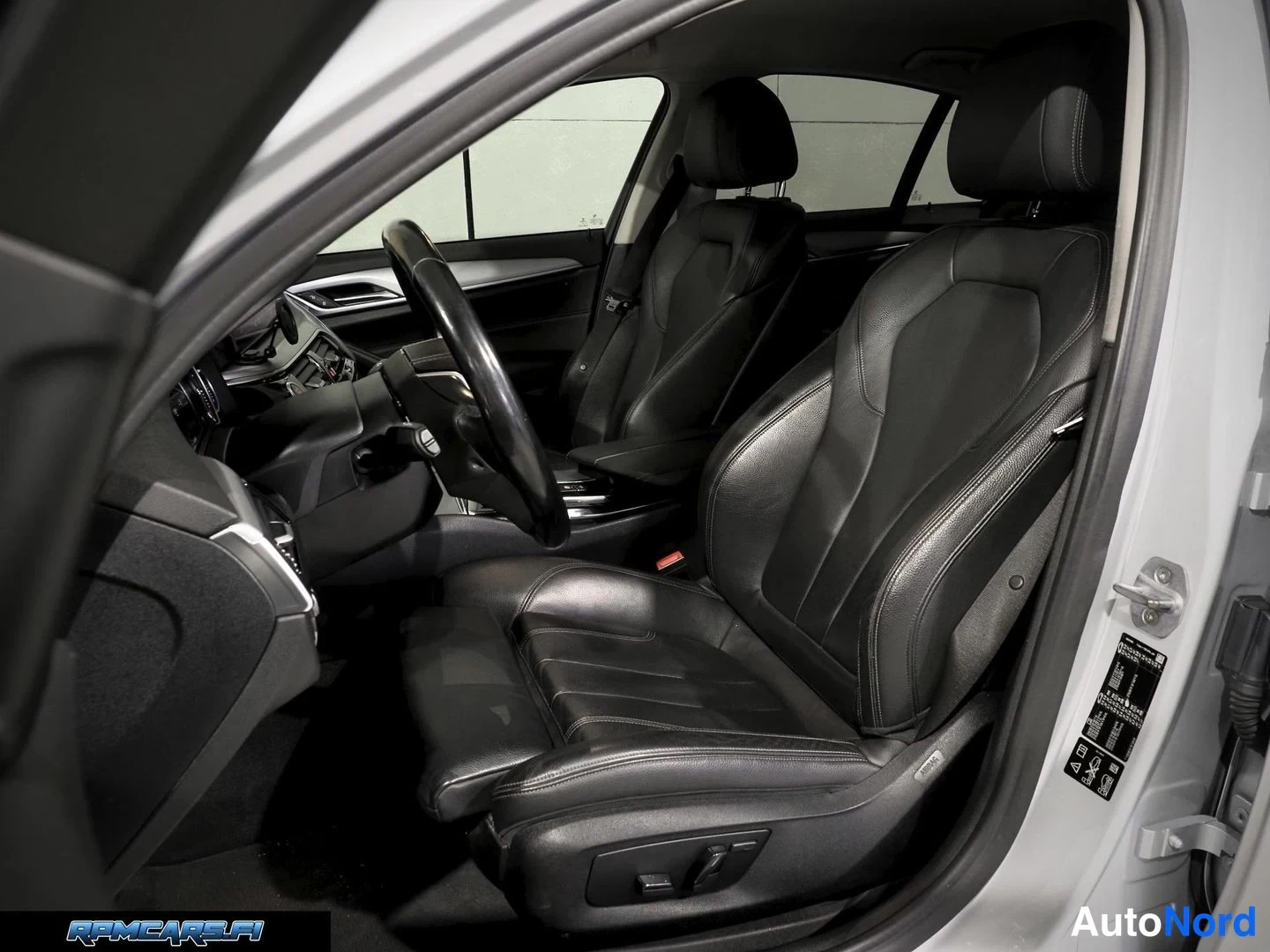 Valkoinen BMW 520d xDrive 2018, kuva 55
