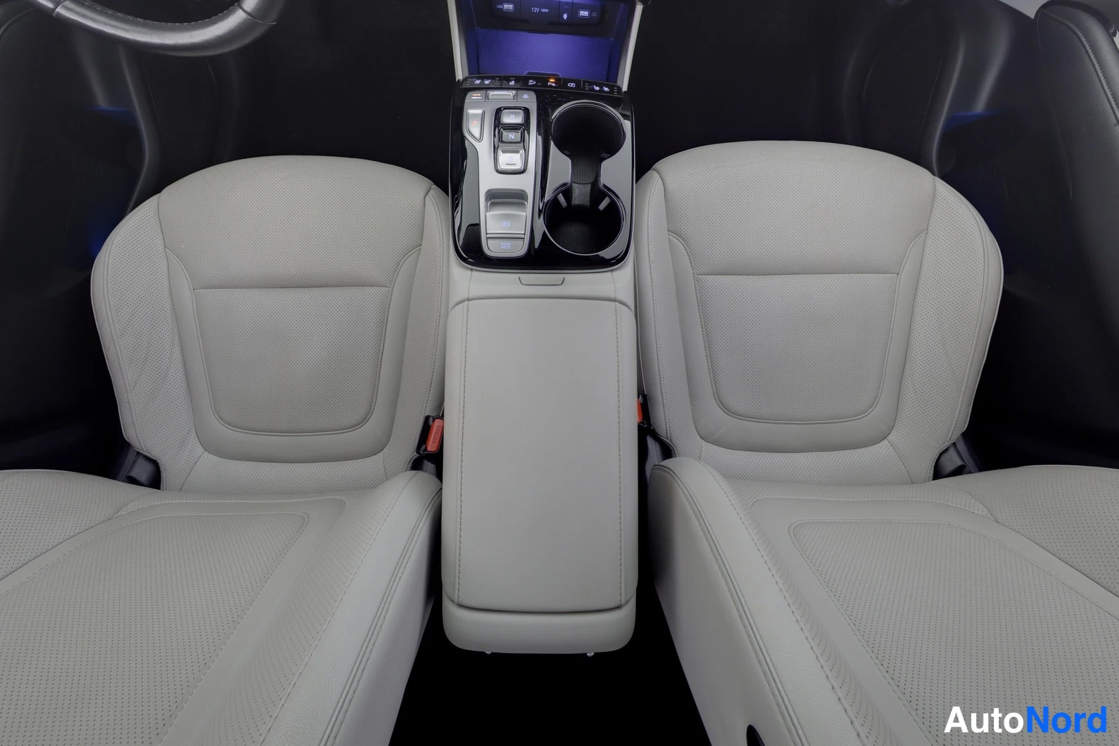 Punainen Hyundai Tucson 2022, etuistuimet, kuva 10