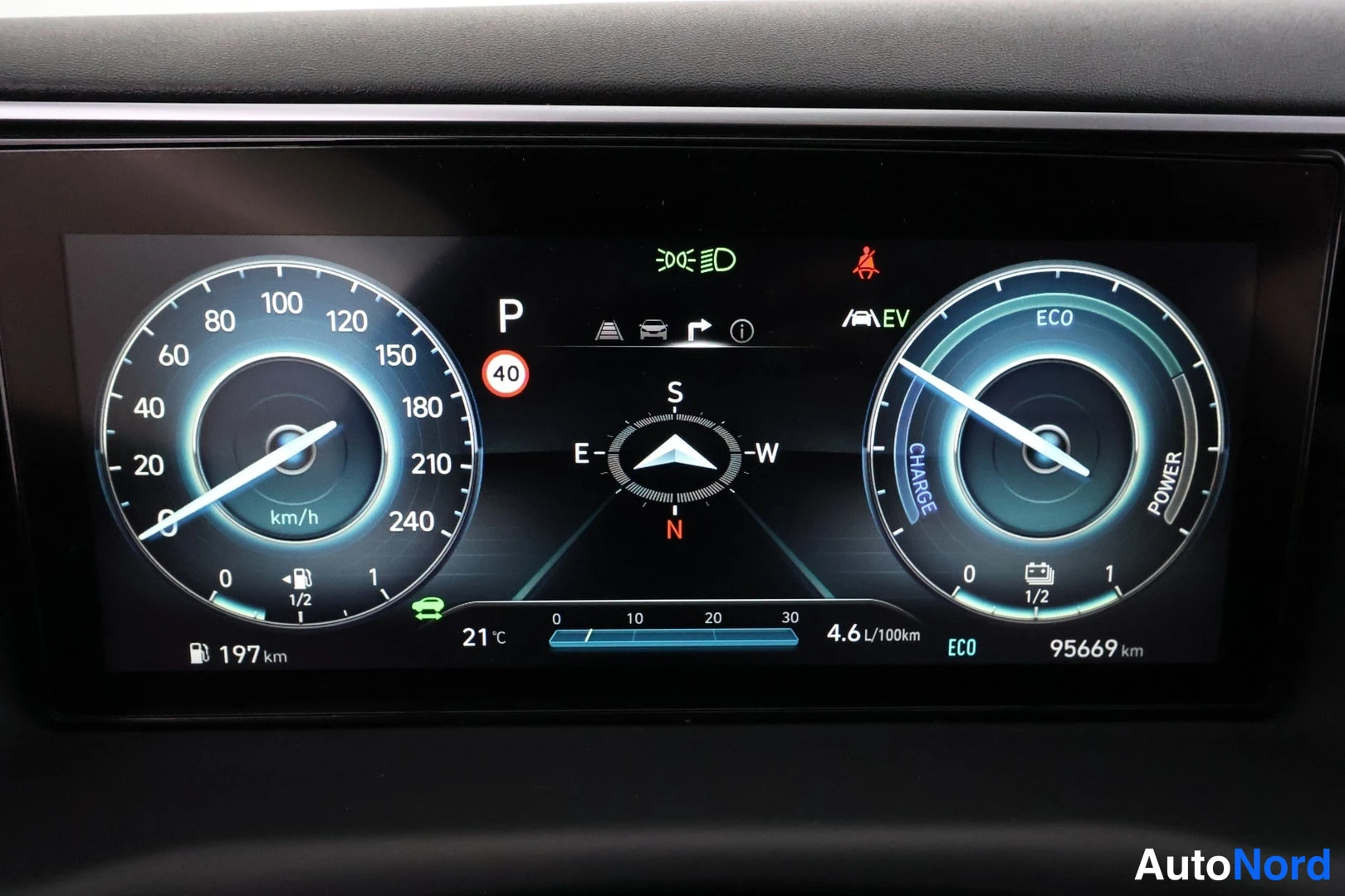 Punainen Hyundai Tucson 2022, yksityiskohta, kuva 16