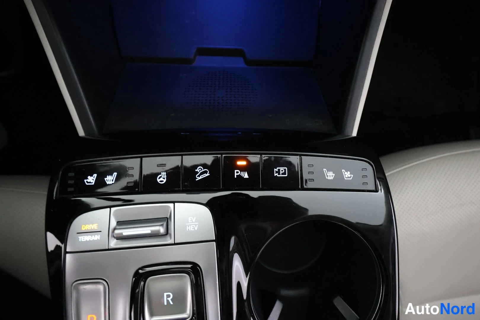 Punainen Hyundai Tucson 2022, yksityiskohta, kuva 24