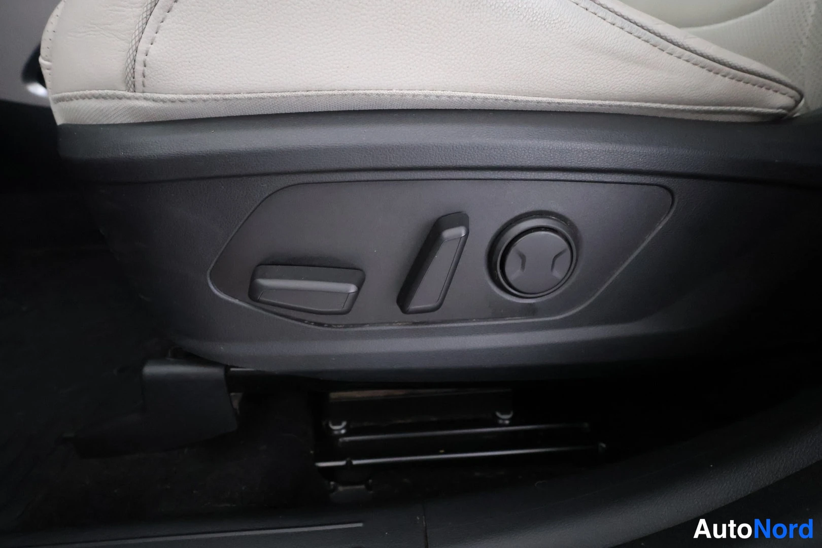 Punainen Hyundai Tucson 2022, yksityiskohta, kuva 31