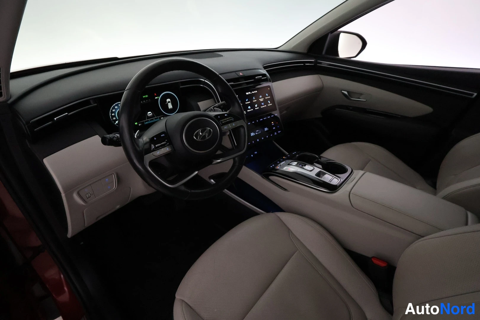Punainen Hyundai Tucson 2022, ohjaamo, kuva 9