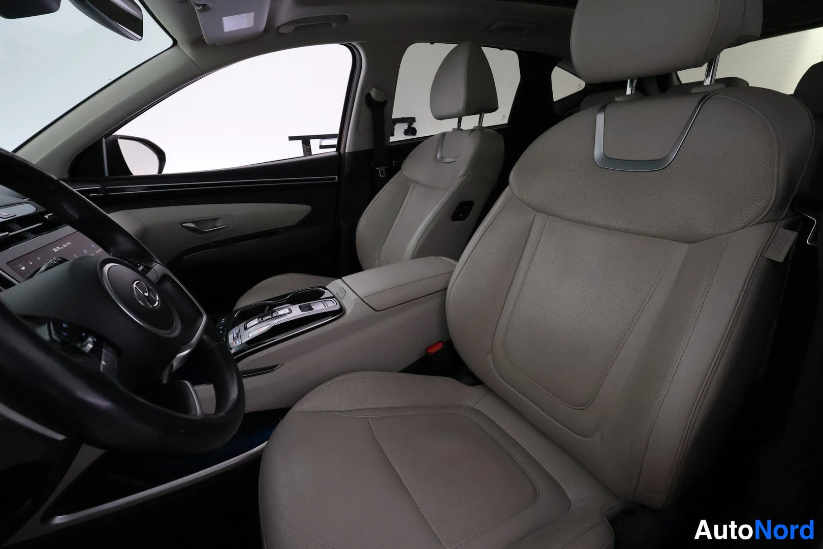 Punainen Hyundai Tucson 2022, etuistuimet, kuva 11