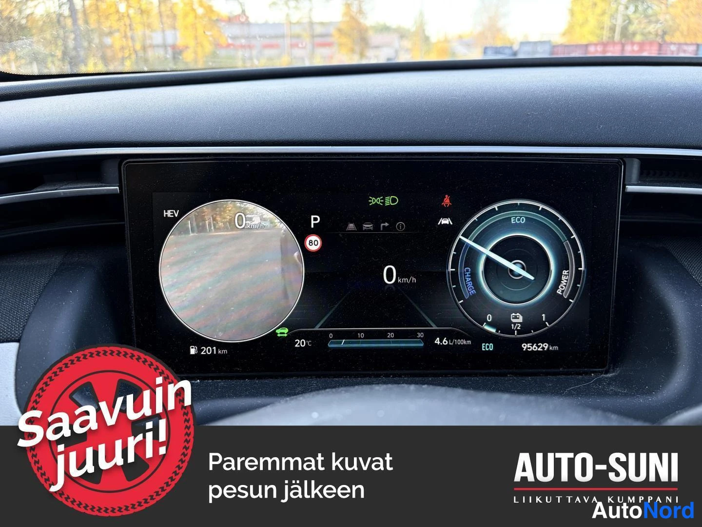 Muu: Hyundai Tucsonin mittaristö näyttää HEV-tilassa 0 km/h, 95629 km matkan ja 4,6 l/100km kulutuksen