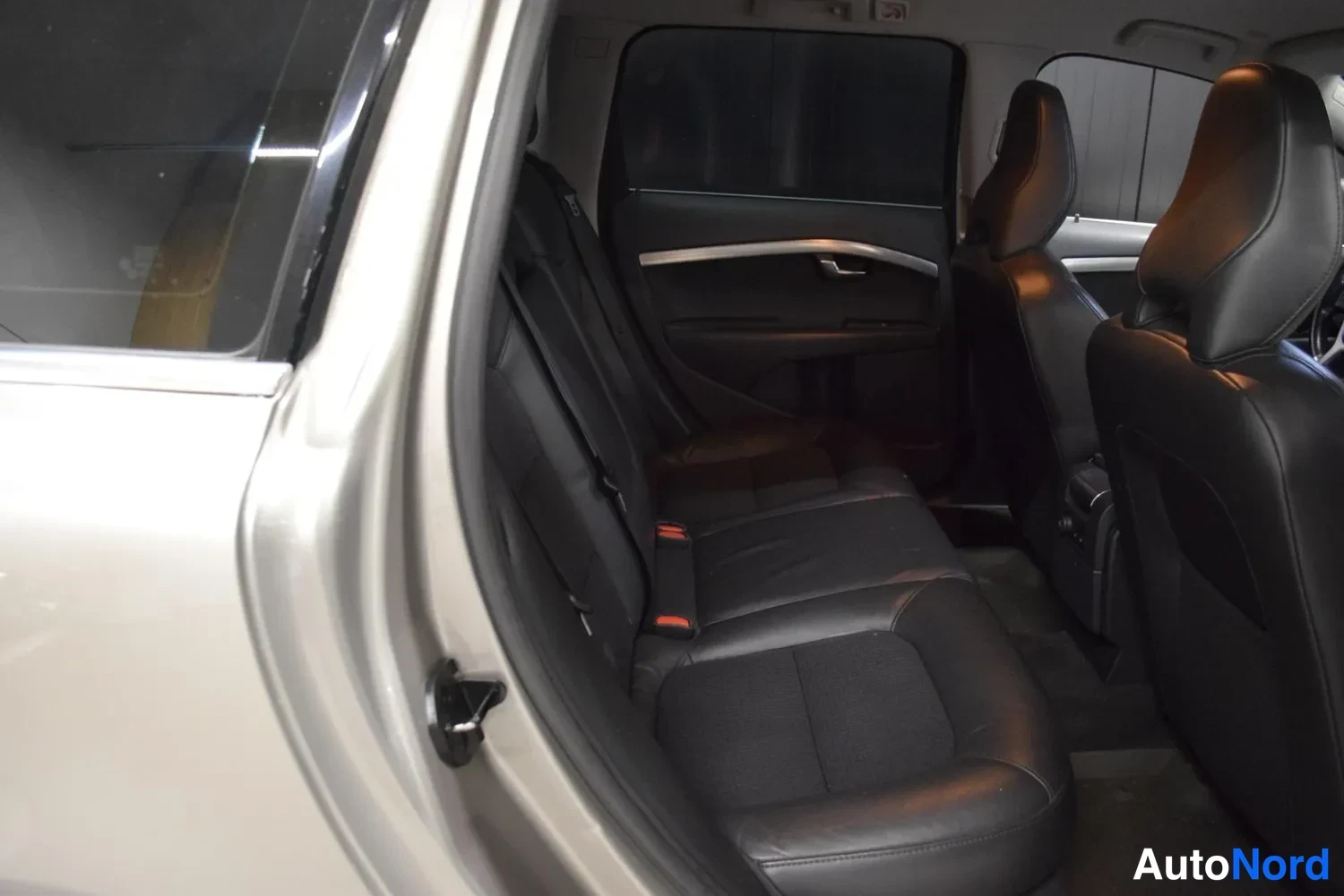 Ruskea Volvo V70 2011, kuva 24