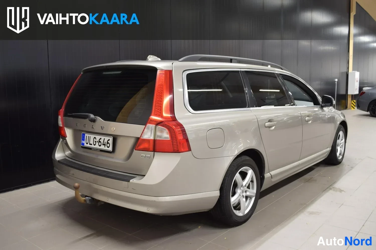 Ruskea Volvo V70 2011, takaviisto, kuva 10