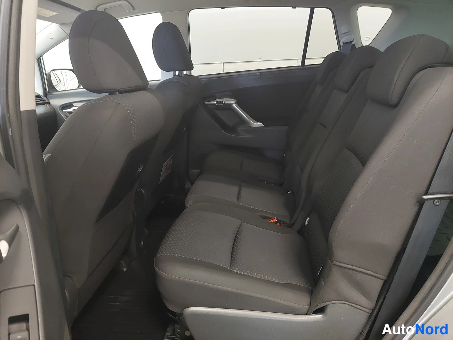 Harmaa Toyota Verso 2011, kuva 21