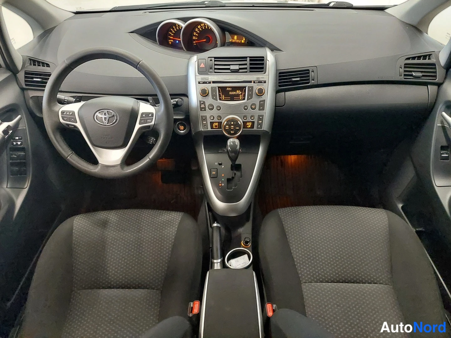 Harmaa Toyota Verso 2011, kuva 22