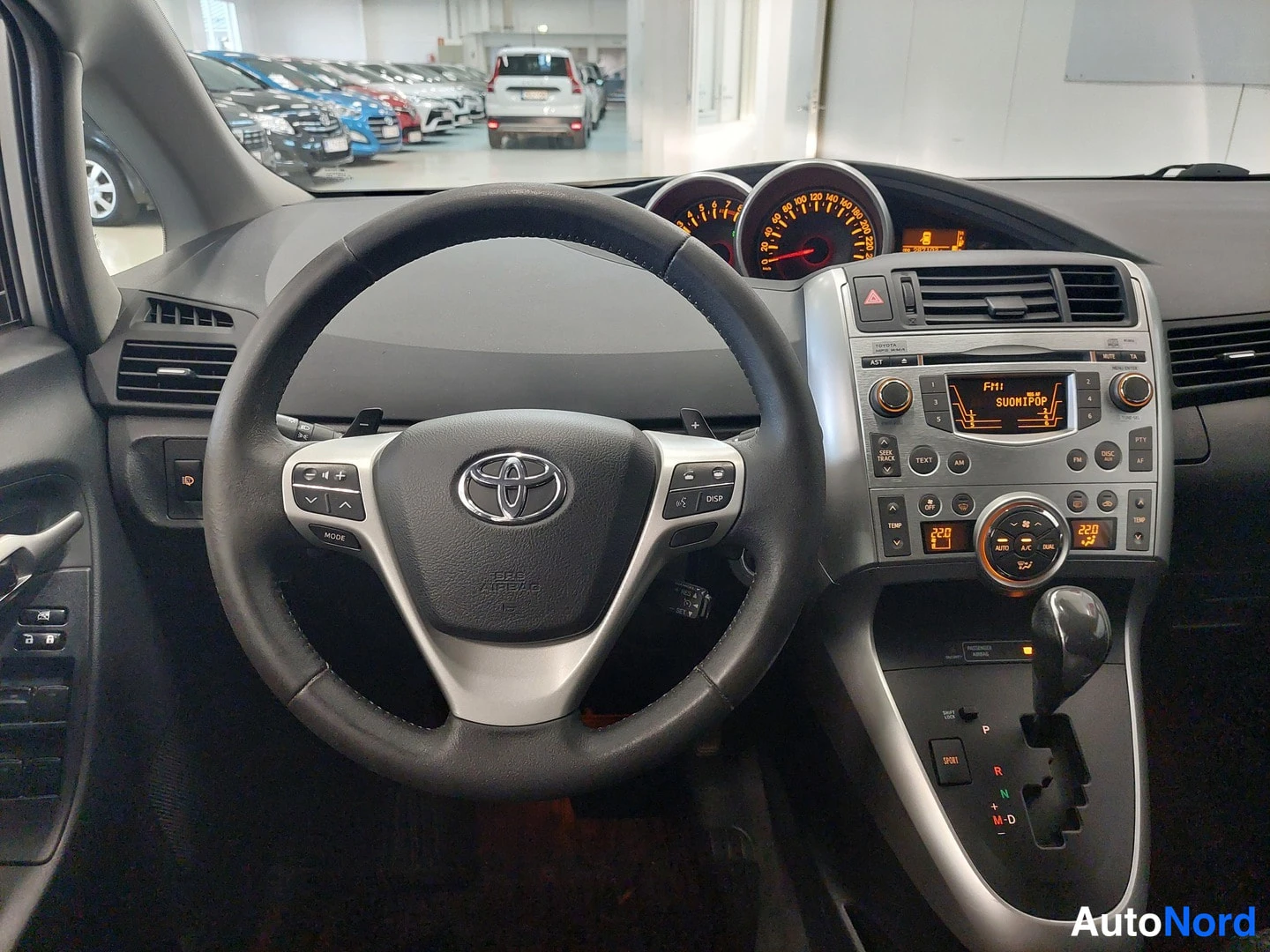 Harmaa Toyota Verso 2011, kuva 23