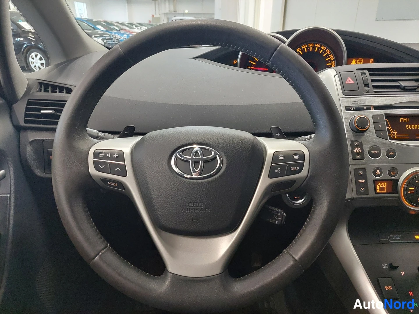 Harmaa Toyota Verso 2011, kuva 24