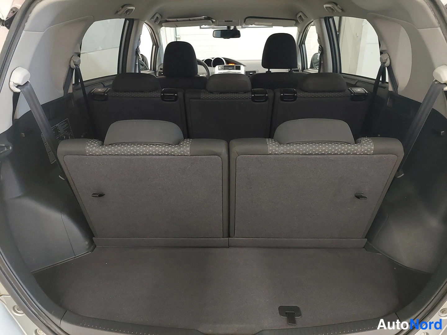 Harmaa Toyota Verso 2011, kuva 18