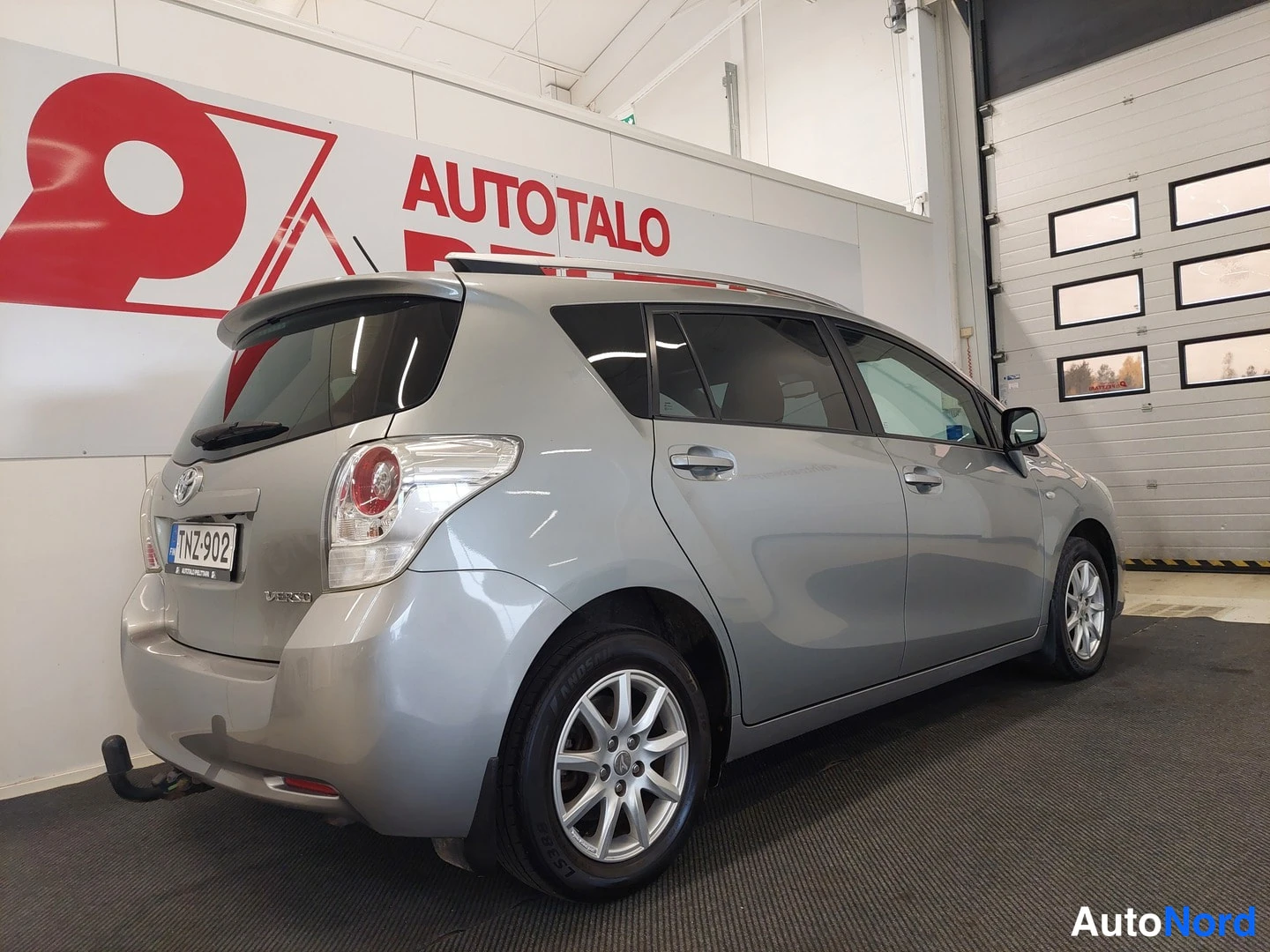 Harmaa Toyota Verso 2011, takaviisto, kuva 7