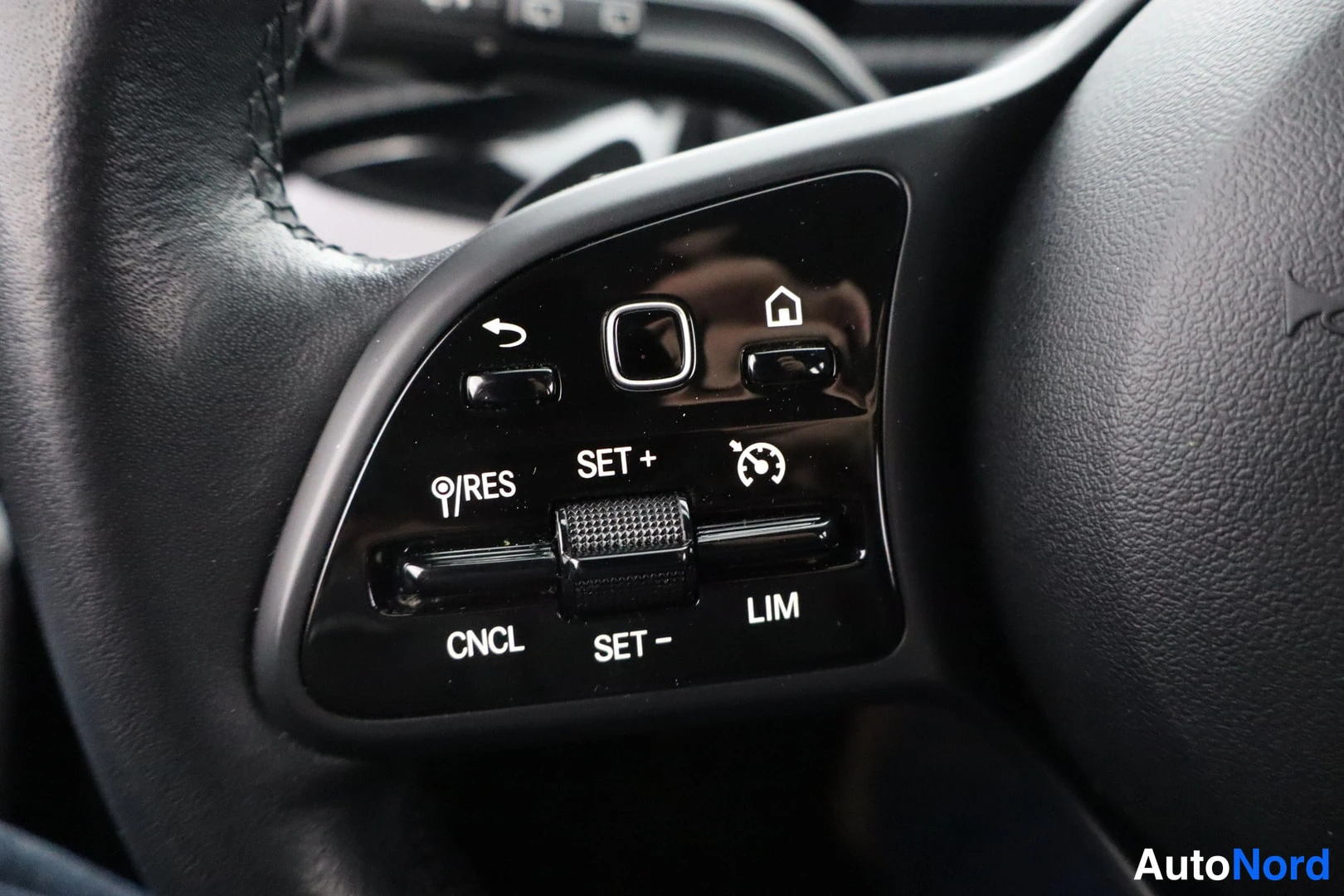 Valkoinen Mercedes-Benz A 2019, yksityiskohta, kuva 16