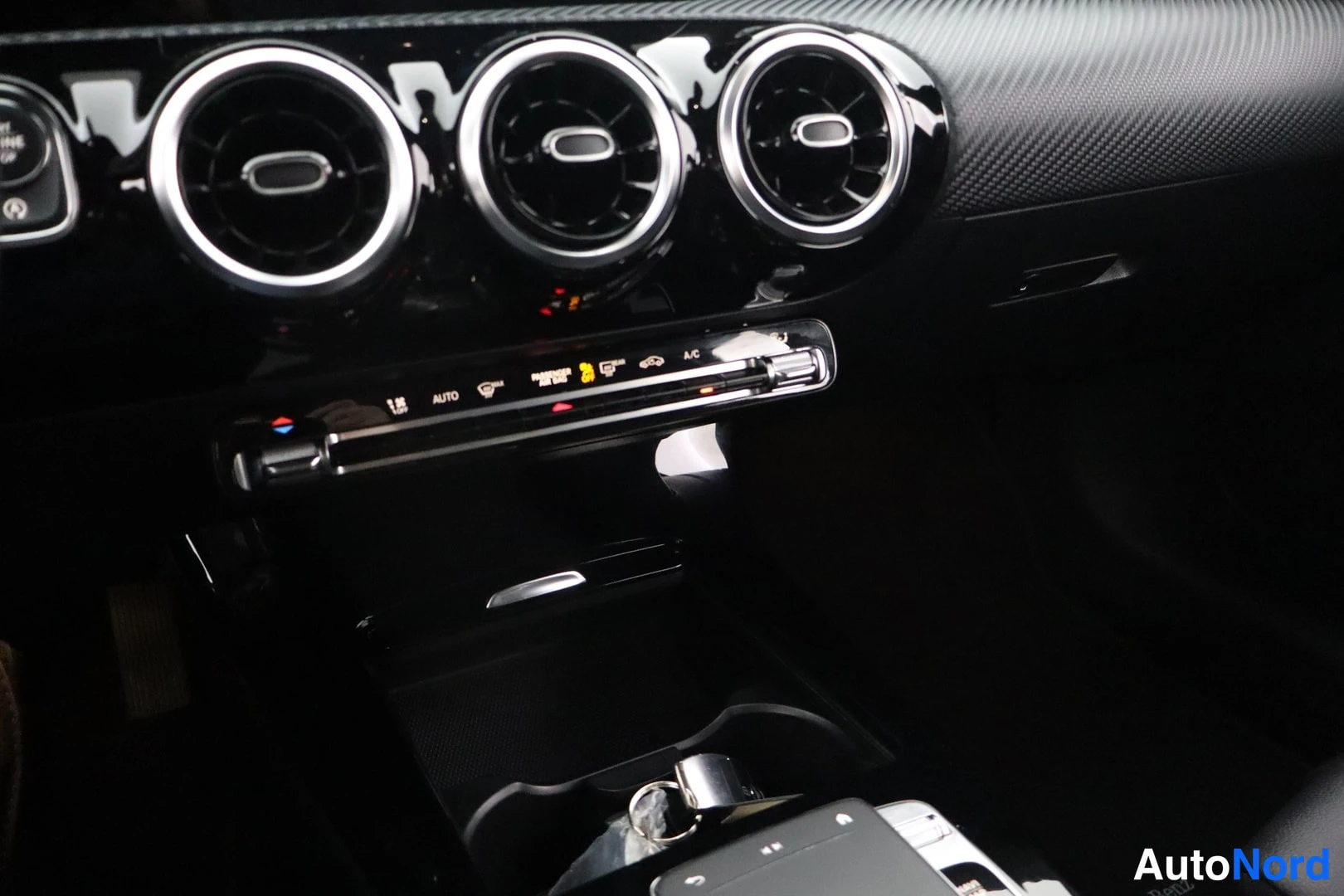 Valkoinen Mercedes-Benz A 2019, yksityiskohta, kuva 20