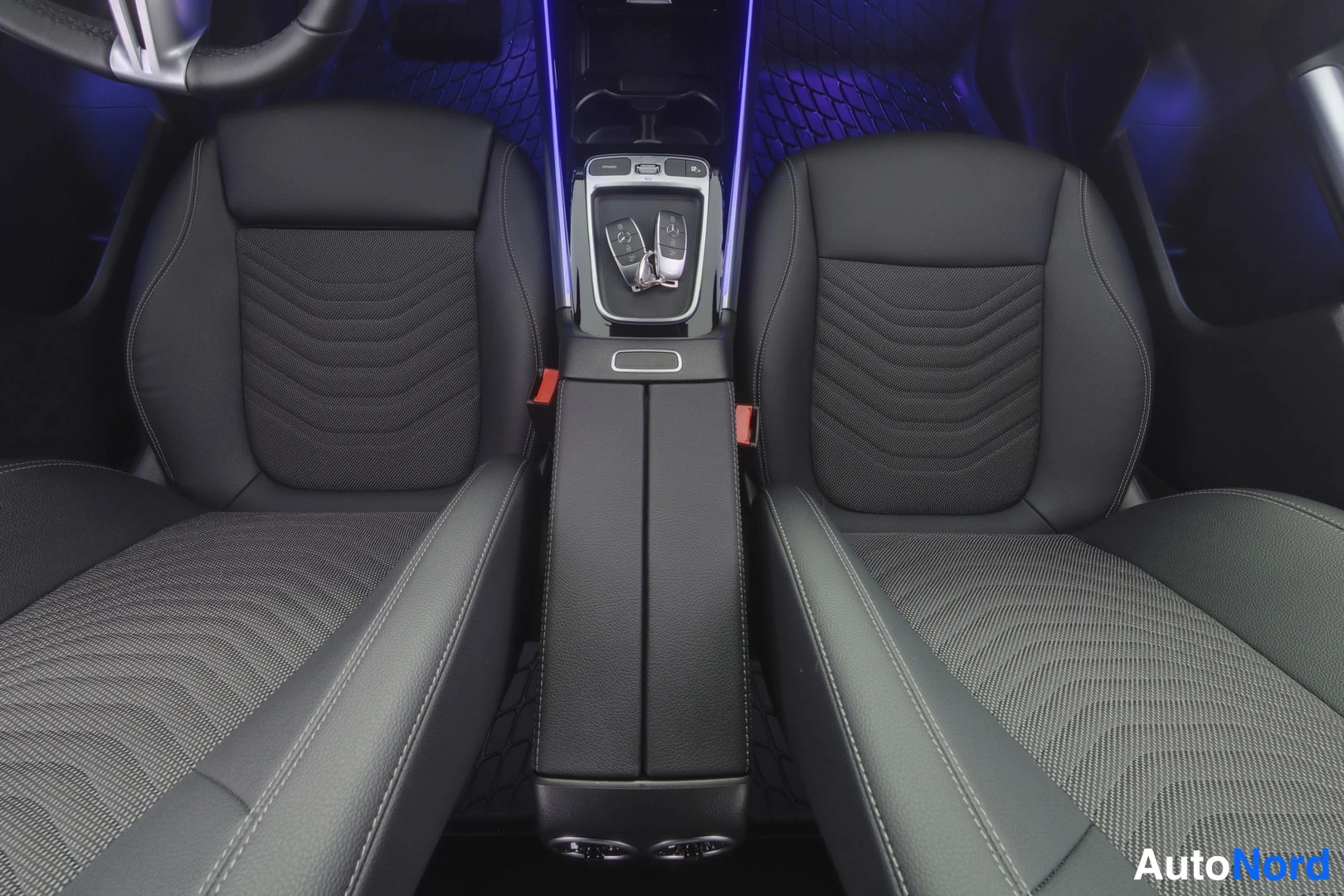 Blå Mercedes-Benz EQA 300 4MATIC 2024, bild 10