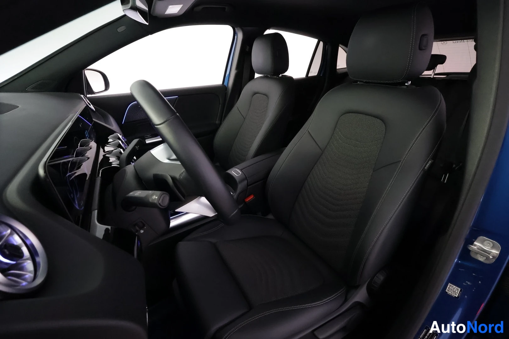 Blå Mercedes-Benz EQA 300 4MATIC 2024, bild 13