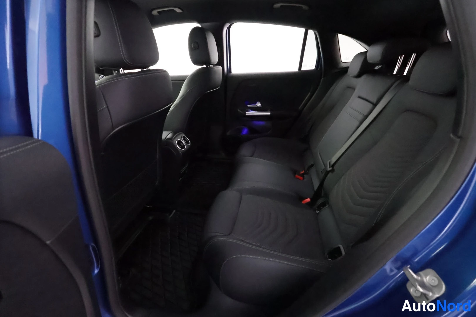 Blå Mercedes-Benz EQA 300 4MATIC 2024, bild 15