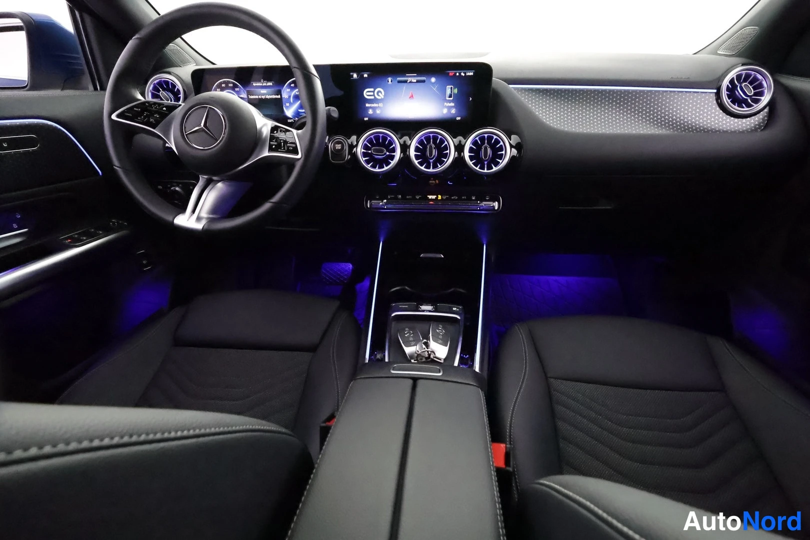 Blå Mercedes-Benz EQA 300 4MATIC 2024, bild 18