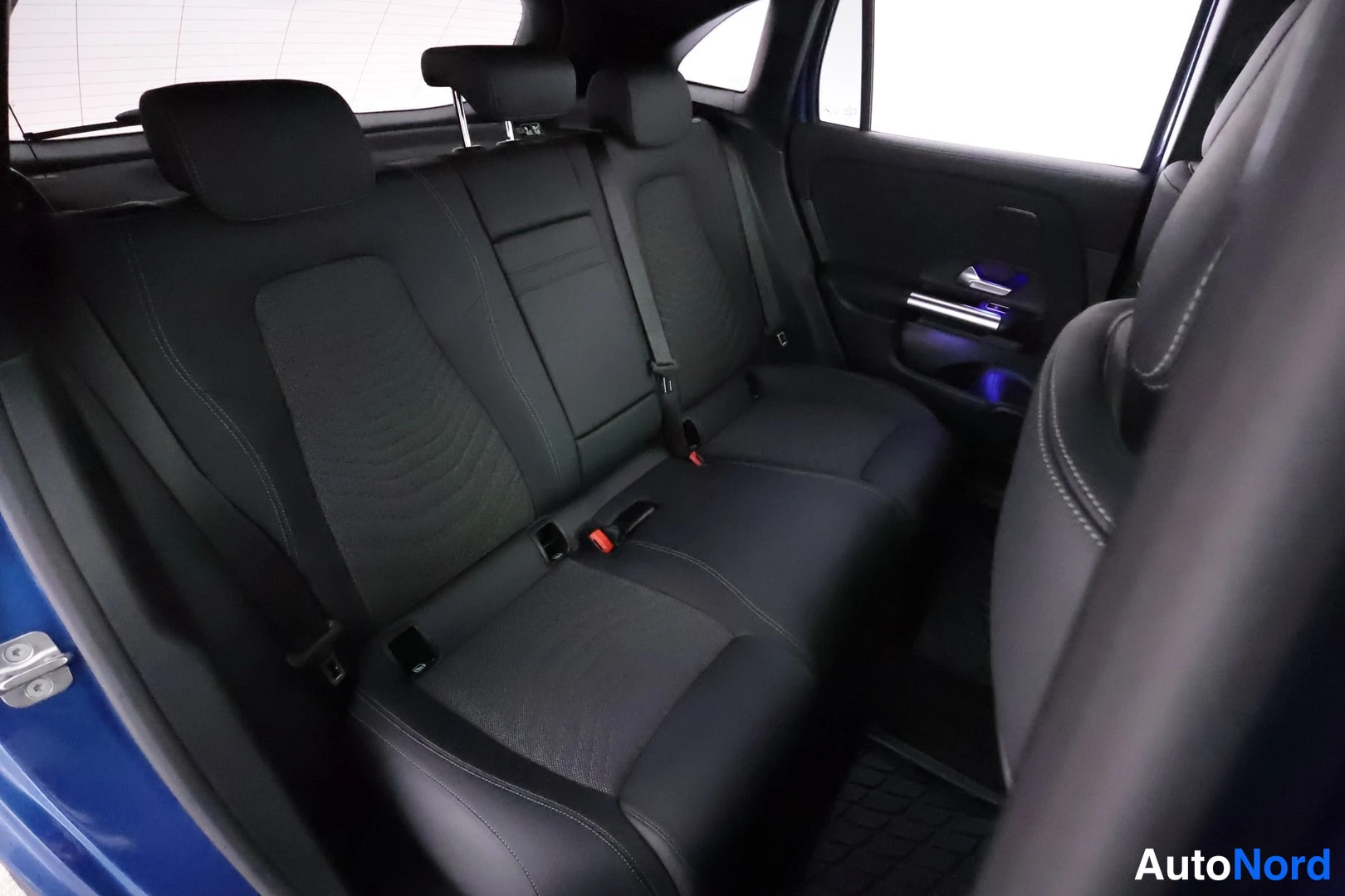 Blå Mercedes-Benz EQA 300 4MATIC 2024, bild 24