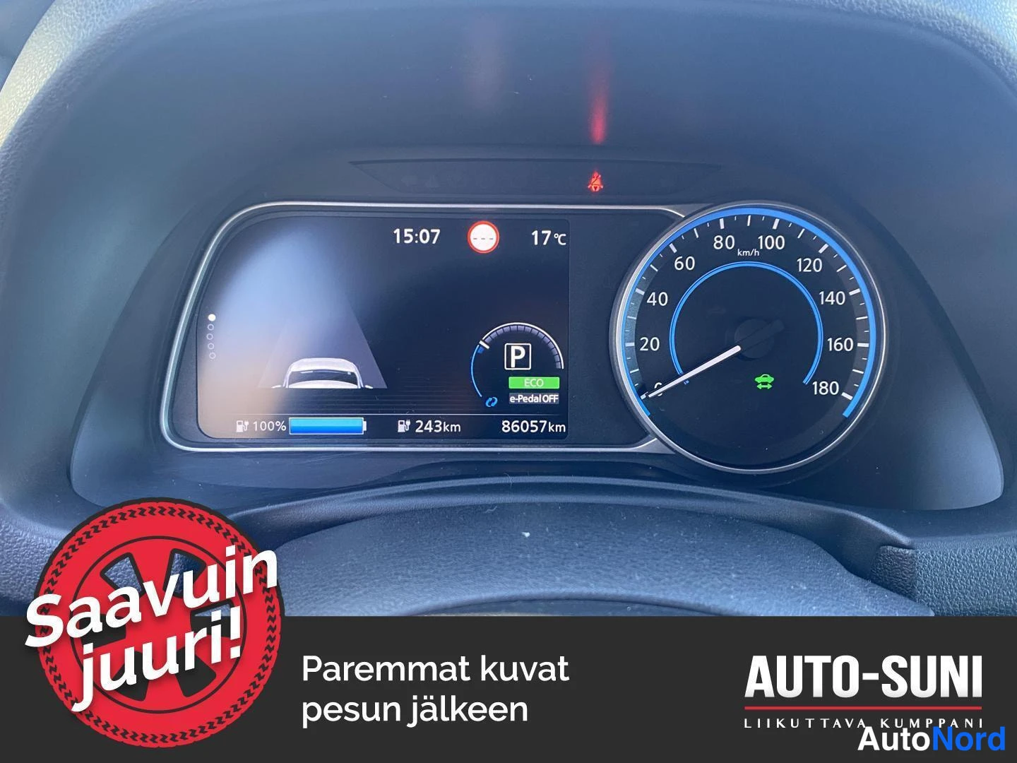 Musta Nissan Leaf 2019, edestä, kuva 2