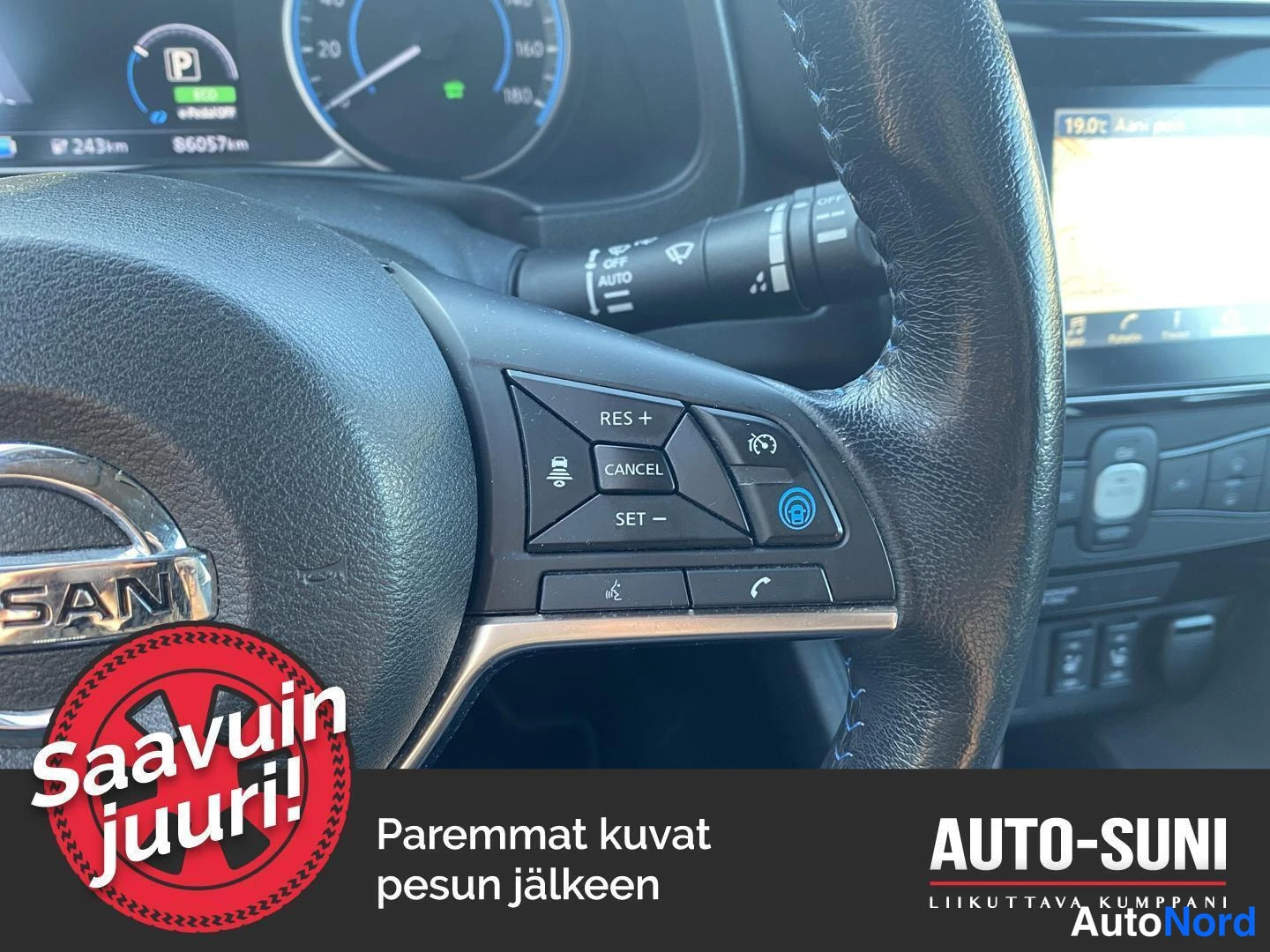 Musta Nissan Leaf 2019, edestä, kuva 3