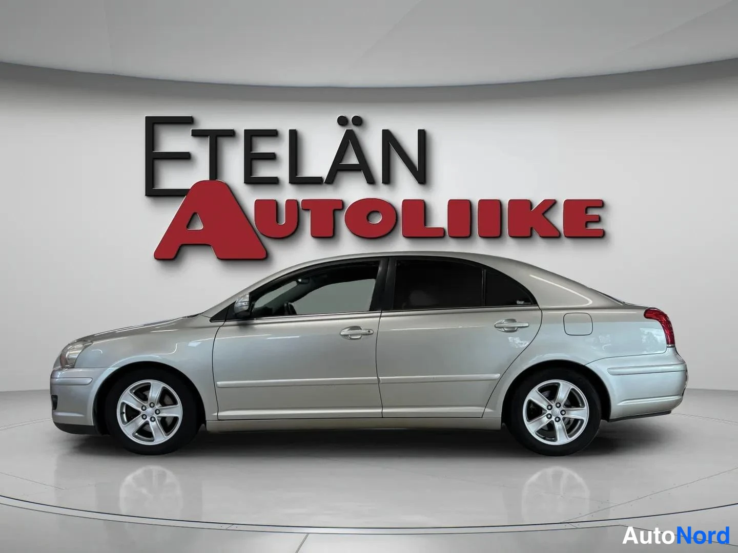 Hopea Toyota Avensis 2008, sivulta, kuva 4