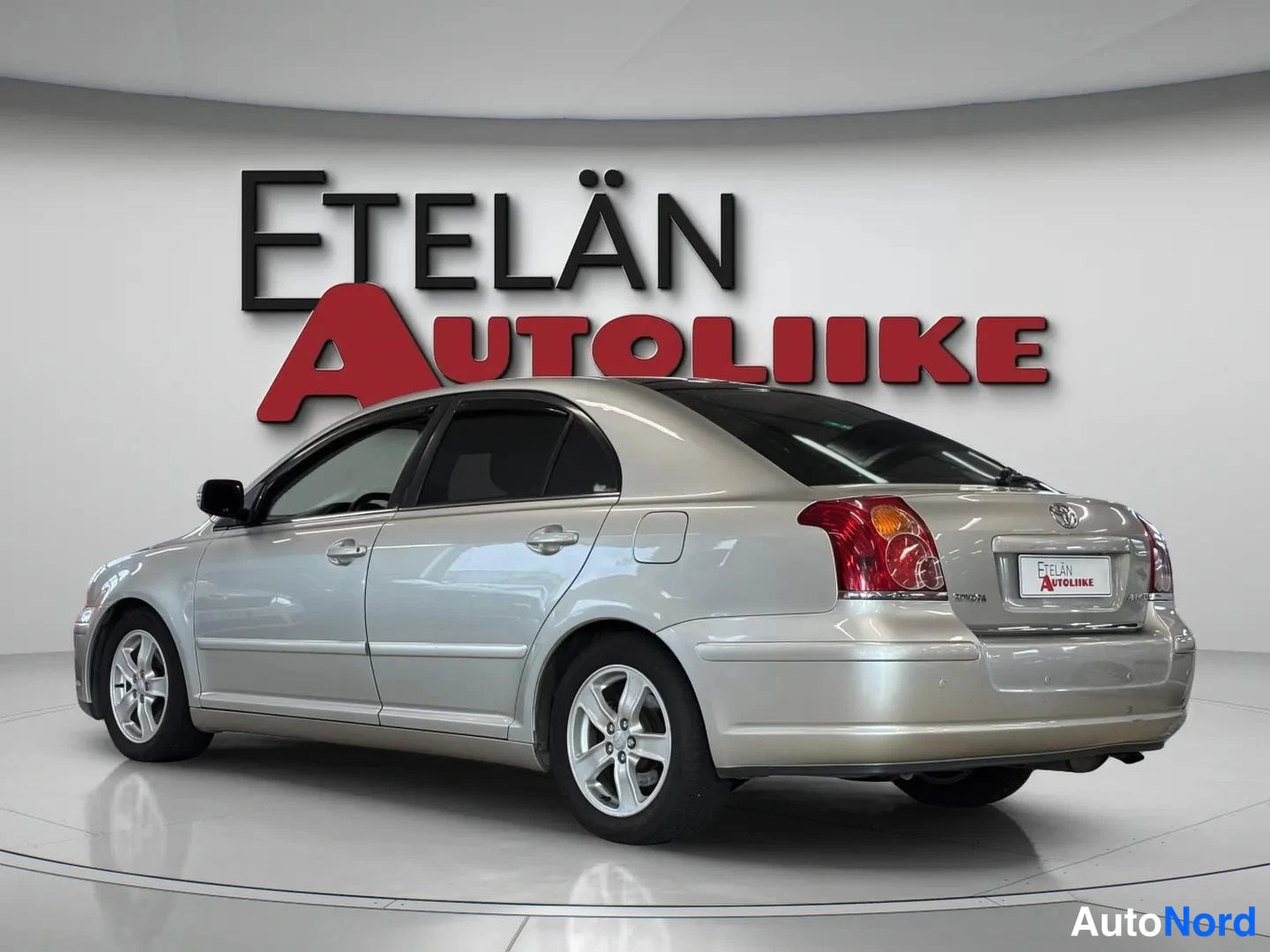 Hopea Toyota Avensis 2008, takaviisto, kuva 5