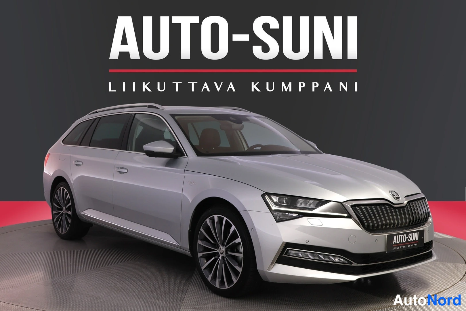 Hopea Skoda Superb 2023, etuviisto, keula oikealle, kuva 2