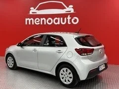 Hopea Kia Rio 2022, etuviisto, keula vasemmalle, kuva 3