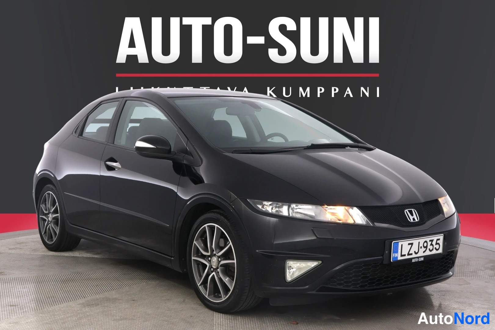 Musta Honda Civic 2011, etuviisto, keula oikealle, kuva 2