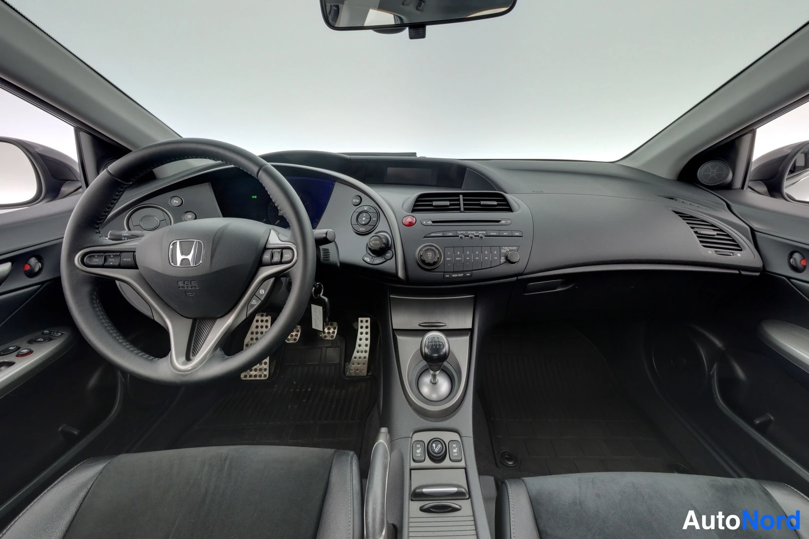 Musta Honda Civic 2011, ohjaamo, kuva 7