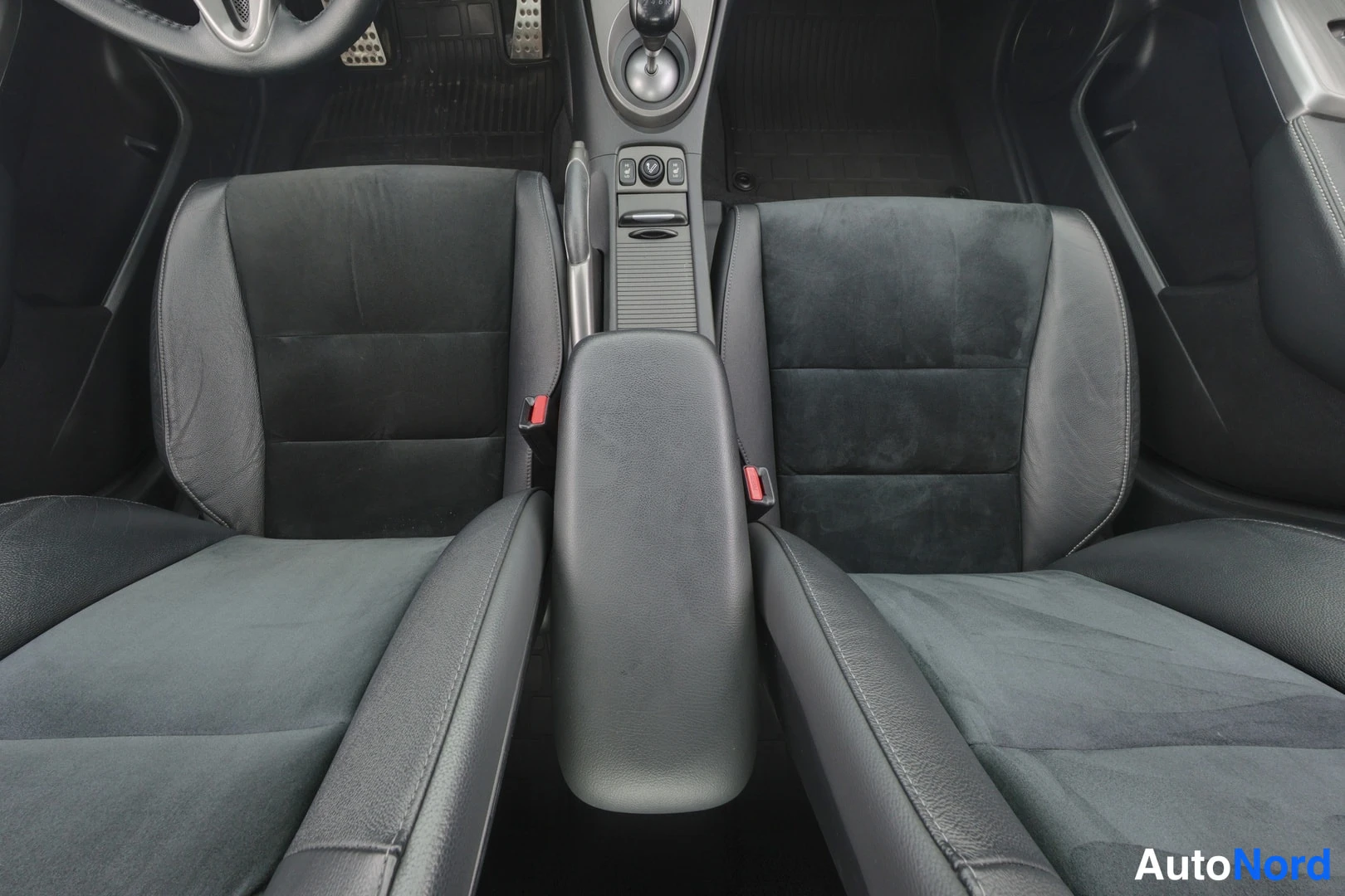 Musta Honda Civic 2011, etuistuimet, kuva 9
