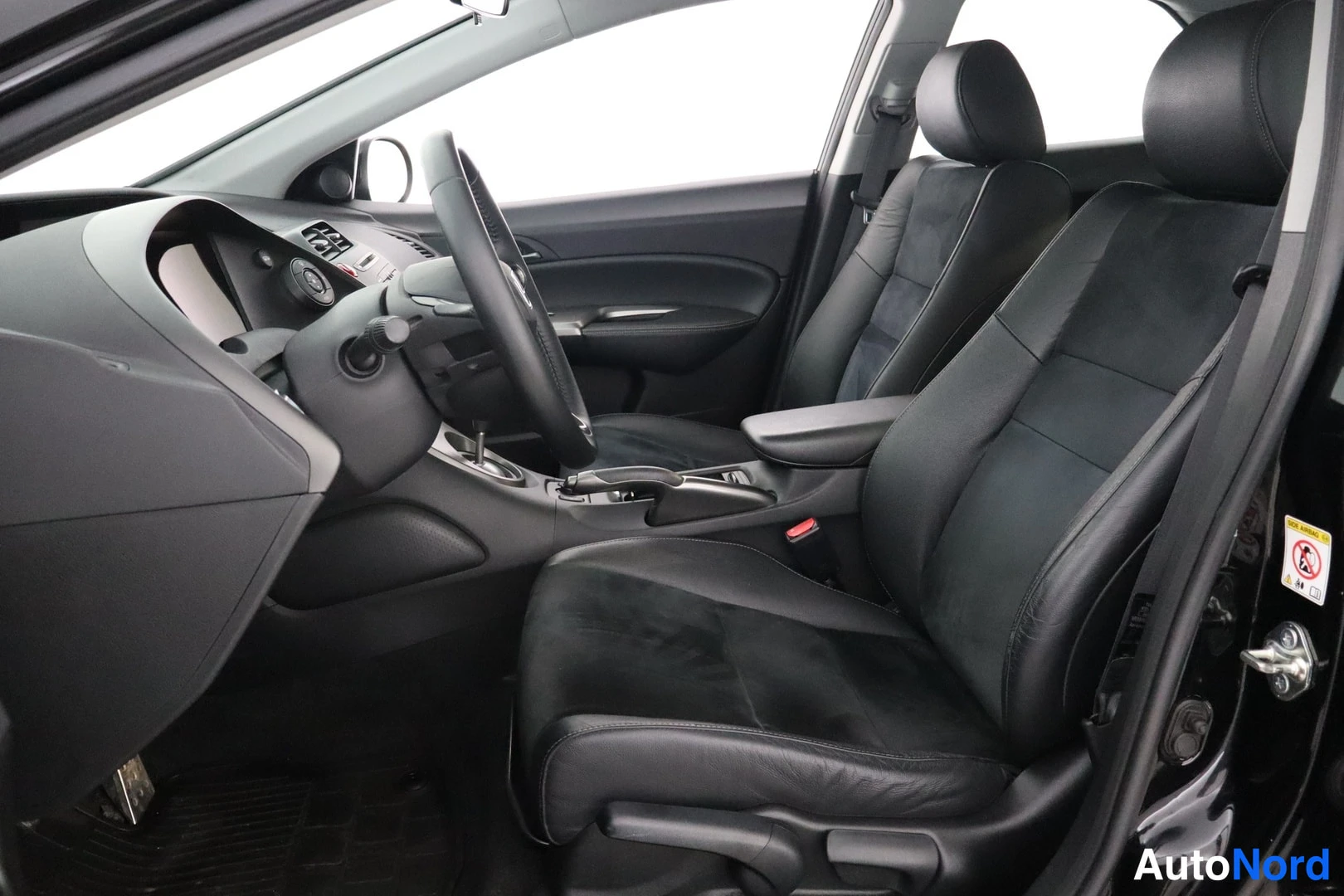 Musta Honda Civic 2011, etuistuimet, kuva 10