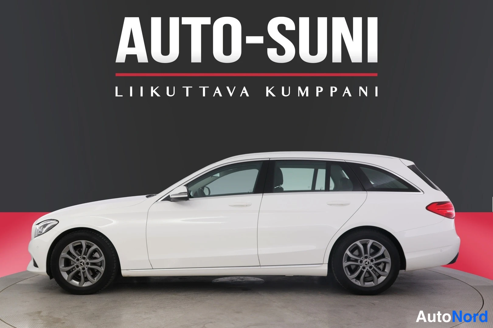 Valkoinen Mercedes-Benz C 2018, etuviisto, keula vasemmalle, kuva 2