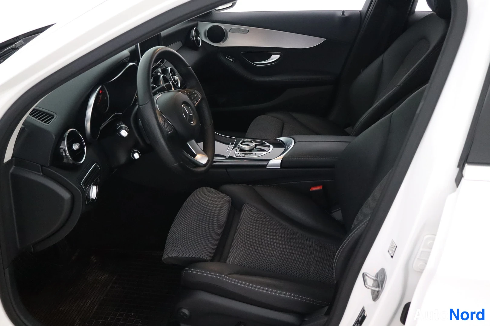 Valkoinen Mercedes-Benz C 2018, kuva 10