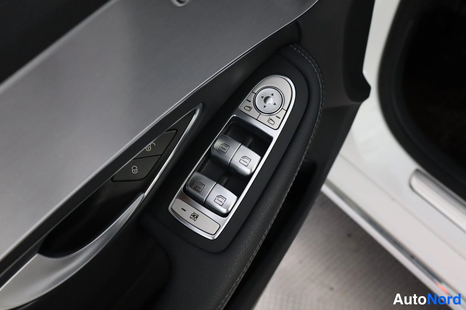 Valkoinen Mercedes-Benz C 2018, kuva 11