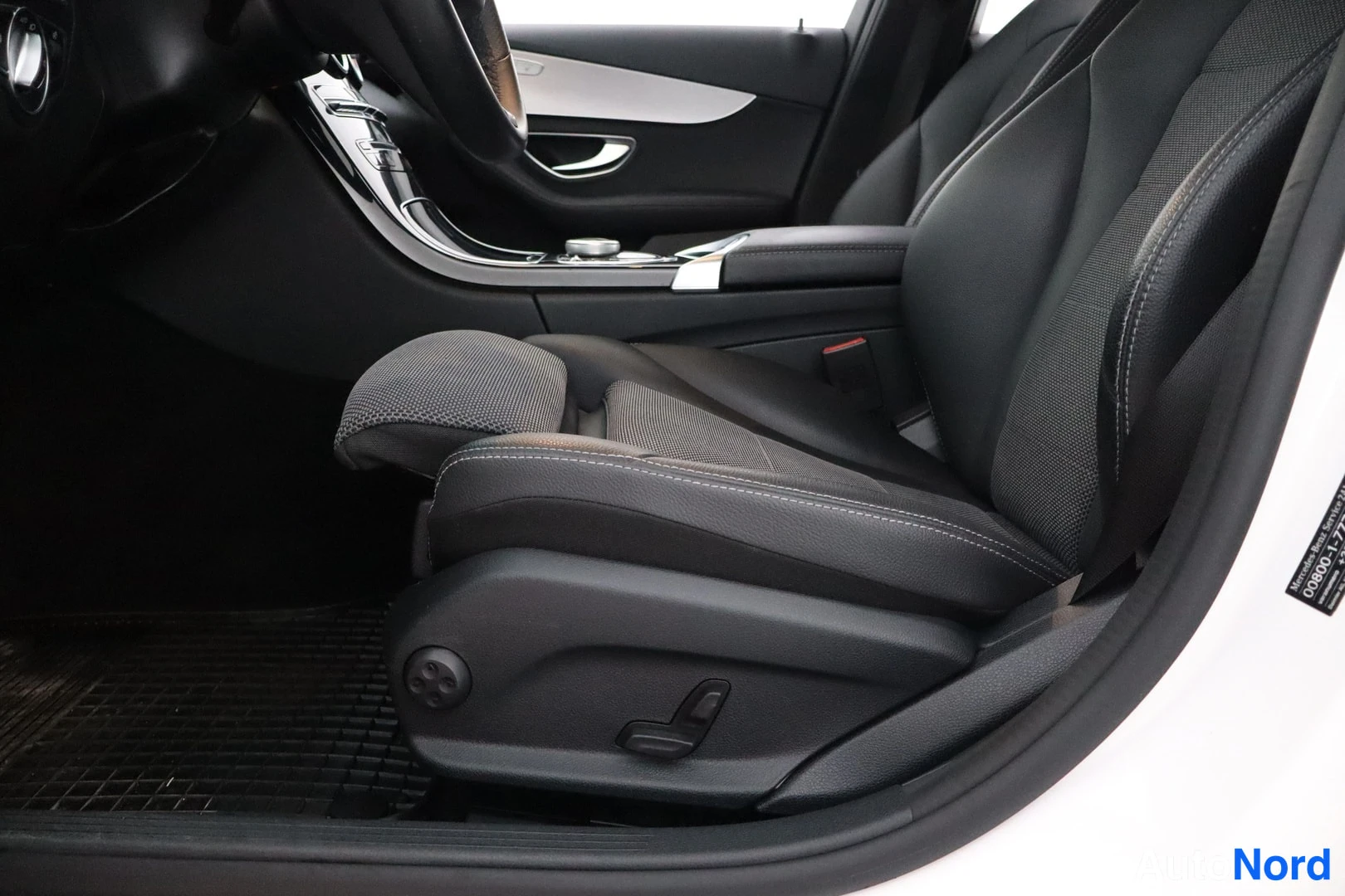 Valkoinen Mercedes-Benz C 2018, kuva 12